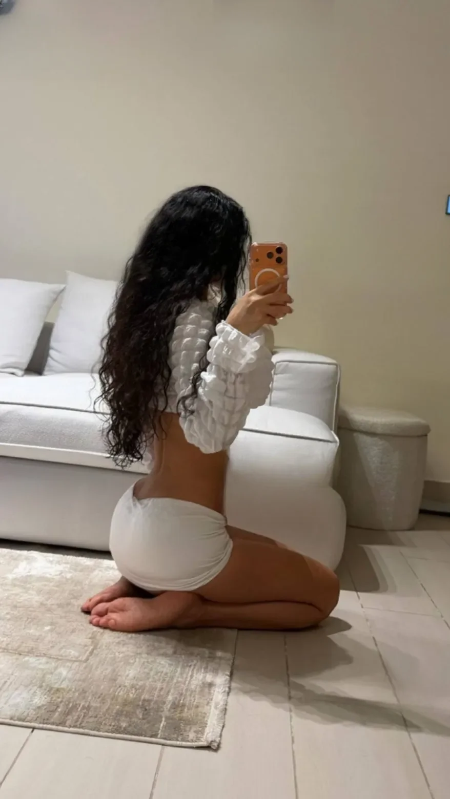 Leyla thumbnail 3